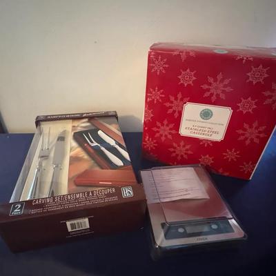 207: Marta Stewart Stainless Pot, Oneida Scale & Carving Set