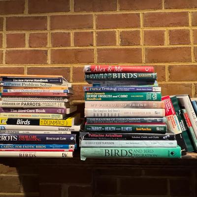 224: Parrot And Cockatiels Educational Books 