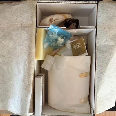 447: Franklin Heirloom Dolls Bridal Porcelain Doll – Wedding Gown – New in Box