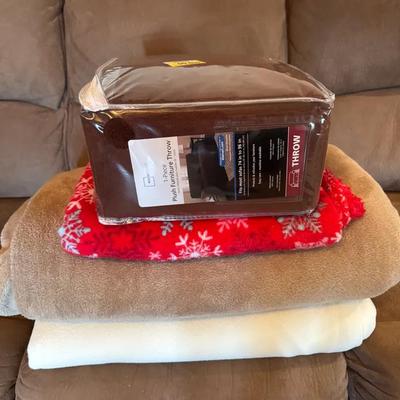 LR219: Warm Chocolate Sofa Cover And Throw Blankets 