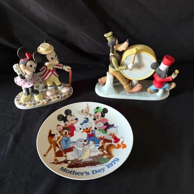 414: Vintage Walt Disney Productions Figurines & 1979 Mother’s Day Plate by Schmid