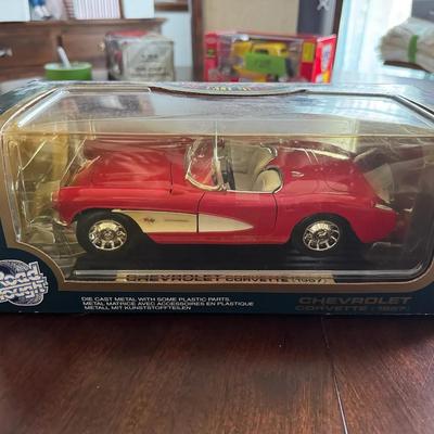 260: Road Tough 1:18 Die Cast Chevrolet Corvette 1957 Model Car