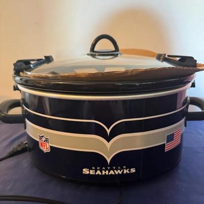 208: NFL Seattle Seahawks Cook And Carry 6qt  Crockpot
