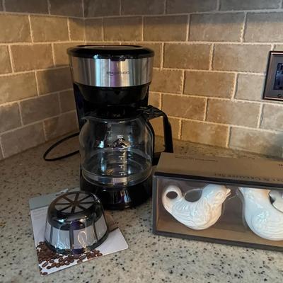 234: Amazon Basics Coffee Maker/ Filter And Bird Creamer And Sugar Set