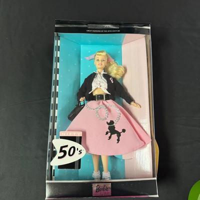 200: 2000 Barbie Nifty 50’s Collectible Doll New In Box 