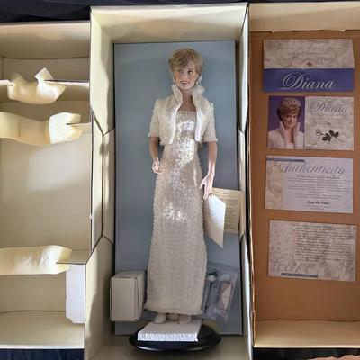 443: Franklin Mint Diana, Princess of Wales Porcelain Portrait Doll – White Beaded Gown – New in Box