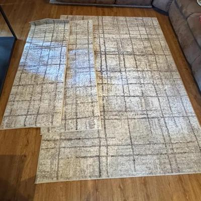 216: Black Gray And Cream Area Rug And Runners 