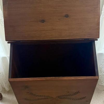 423: Thomasville 3-Piece Solid Wood Living Room Table Set – Coffee Table & 2 End Tables