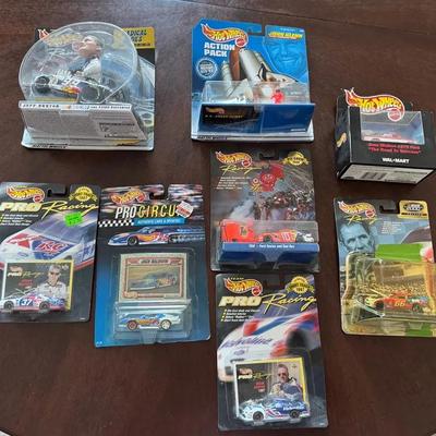 256: Hot Wheels Racing Series Plus Others 