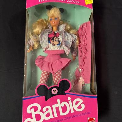 210: 1990 Barbie Disney Fashion Doll New In Box 