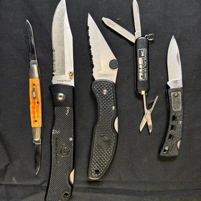 305: Mixed Folding Knife Lot Including Smith & Wesson, Jaguar, and Multi-Tool Styles        