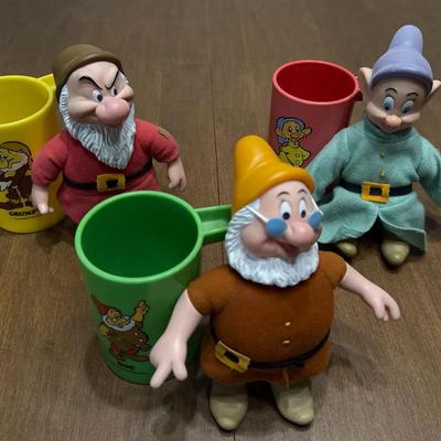 215: Disney Snow White Dwarfs Vintage Figures And Cups