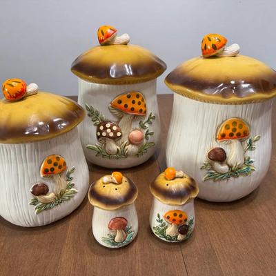 234: Vintage 1978 Sears And Roebuck Mushroom Canister 5pc Set 