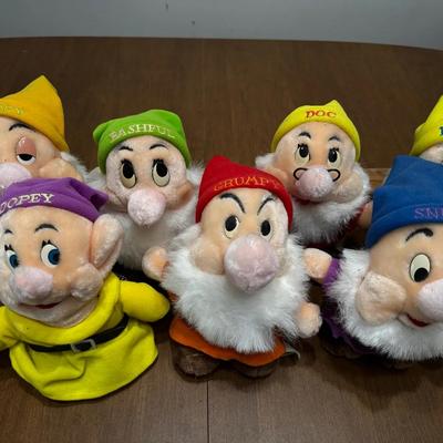 220: Vintage 90’s Complete Plush Set Disney 7 Dwarfs Disney Park Merchandise