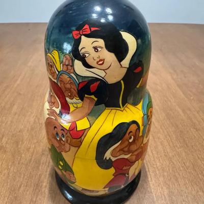 214: Snow White and the Seven Dwarfs – Hand-Painted Nesting Doll Set (Matryoshka Style)