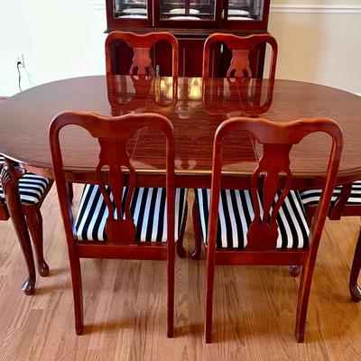 023-DR: Traditional Formal Dining Table with 6 Chairs