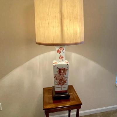 115-BR2: Side Table & Lamp