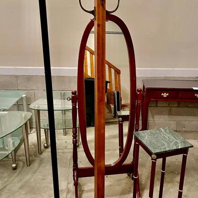 122-GAR: Standing Mirror and Friends