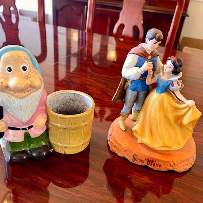 037-K: Snow White-Themed Figurines