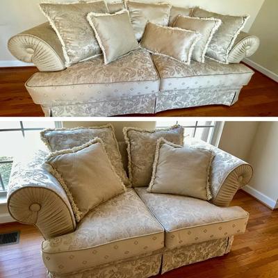 021-FR: Matching Sofa and Loveseat 