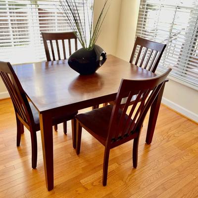 016-K: Contemporary/Transitional Dining Table with 4 Chairs