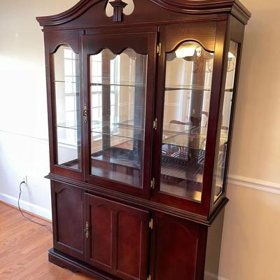 024-DR: Traditional China/Display Cabinet