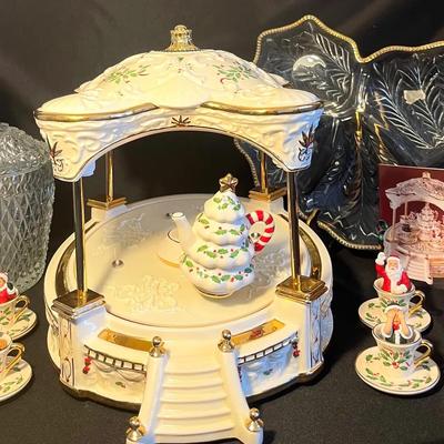 Lenox Holiday Centerpiece Teacup Ride & Crystal Decor