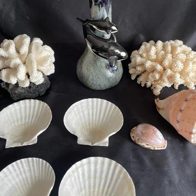 Hawaiian Cauliflower Coral & Orca Decorative Vase