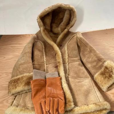 Virgin Wool Suede Hooded Jacket with Pair of Gloves