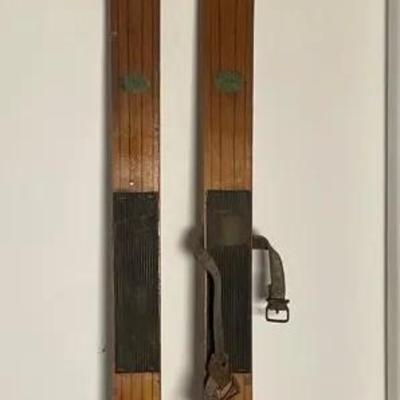 Vintage Park Skis