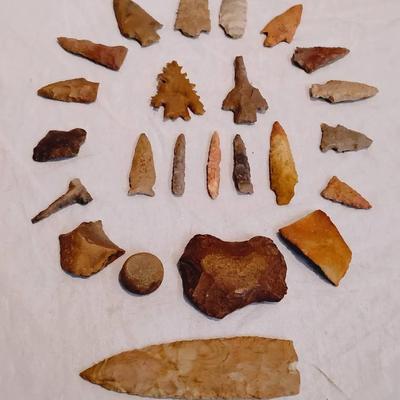 Vintage Native American Style Arrowhead & Stone Tool Collection