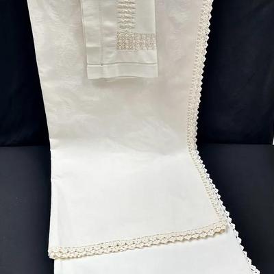 Vintage Raw Linen Crochet And Rose Table Cloth W/ Crochet Table Center Piece 