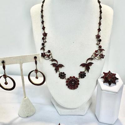 Antique Victorian Gilt Metal Bohemian Garnet Necklace W/ Star Brooch And Earrings 