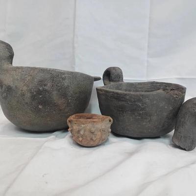 Primitive Pottery & Effigy Vessel Lot – Animal-Form Bowls and Hand-Built Earthenware Pieces