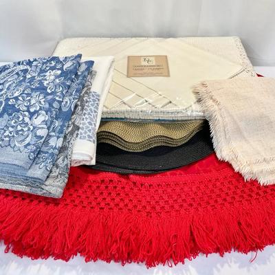 Dining Room Decor W/ Res Fringe Tablecloth, Placemats And Table Napkins 