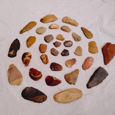 Mixed Flint & Chert Stone Tools – Arrowheads, Scrapers, Knives