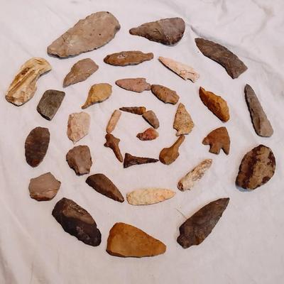 Vtg Native American Stone Tool & Arrowhead Collection - 28pc Artifact 