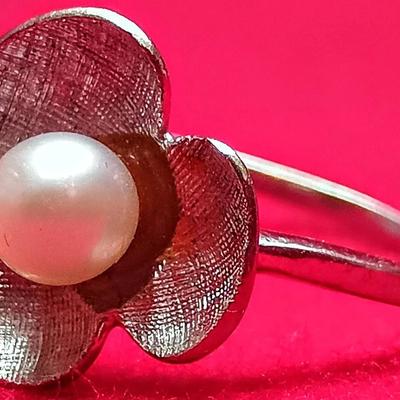 10K White Gold Floral Ring – Women’s Size 6 (1.6g)