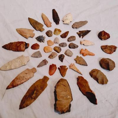 Vintage Collection of Native American Style Projectile Points & Flint Artifacts