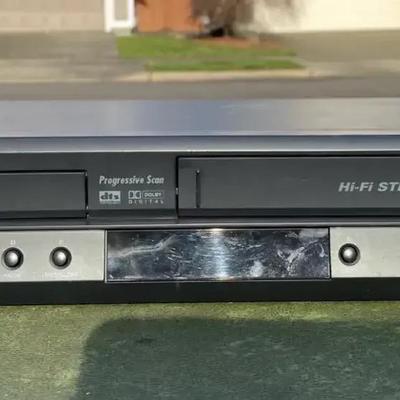 JVC HR-XVC16B DVD/VCR Combo Player
