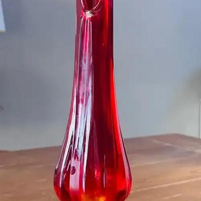 L.E. Smith Amberina Swung Glass Vase 
