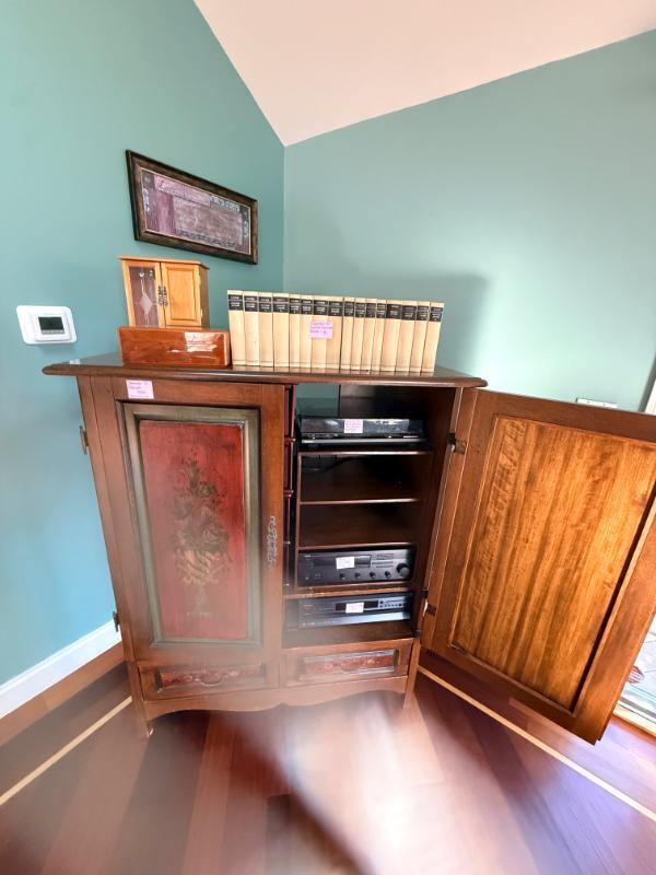 Sale Photo Thumbnail #9