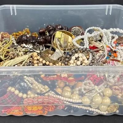 Crafting Lot of Jewelry (WH3)