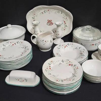 Pfaltzgraff Winterberry Dinnerware (WH9)