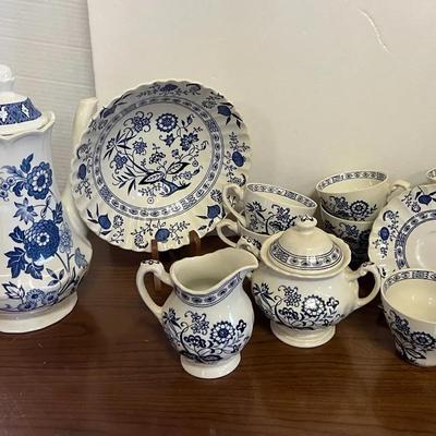 Royal Staffordshire Teapot Cathay, Meakin England Blue Nordic Teacups/Saucers Sugar Creamer