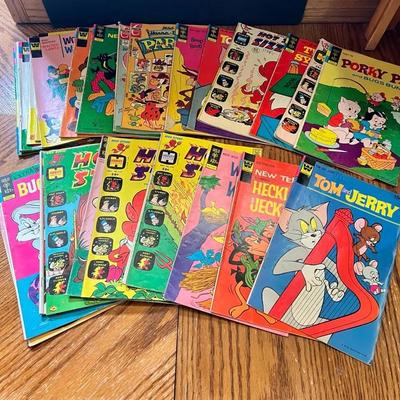 Vintage Comics Mixed Lot Tom Jerry Looney Tunes Heckle Jeckle Devil Kids Hot Stuff (26)