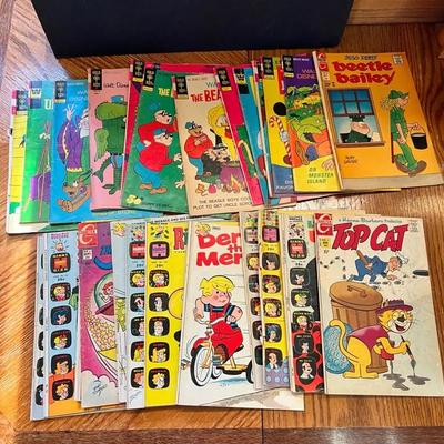 Vintage Comics Mixed Lot (25) Disney Richie Rich Top Cat Dennis Menace 
