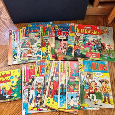 Vintage Comics Mixed Lot Archie Blondie Lil Kids (22)