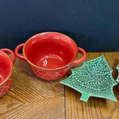2 Bordallo Pinheiro Tree Shaped Trays Portugal, 2 Crockpot Double Handle Soup Bowls Red 