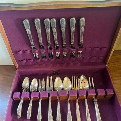 Rogers 1947 Silverware Silverplate Box Felt Lined 44 Pcs 